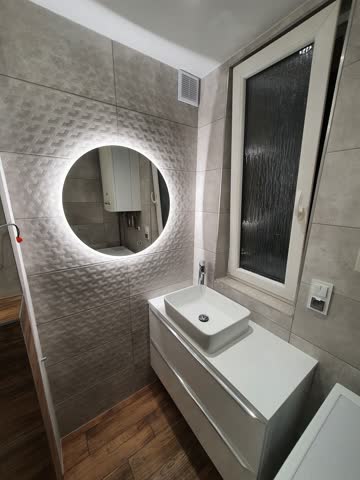 Łazienka, umywalka lustro, okno